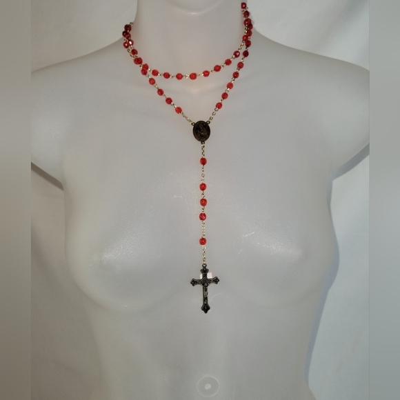 Antique Vintage Red Beads Rosary Saint Therese and crucifix with red pouch - Picture 4 of 8